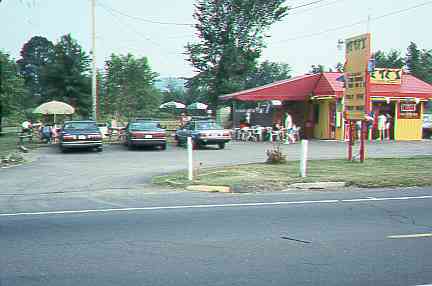 Ice cream shop on Route 9 in Hadley (13 KB JPEG)